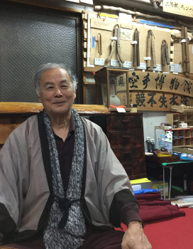 空手博物館の外間哲弘館長