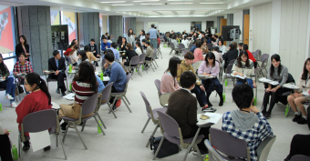 訪日３日目に東京都内で開催された「日中若者討論会」